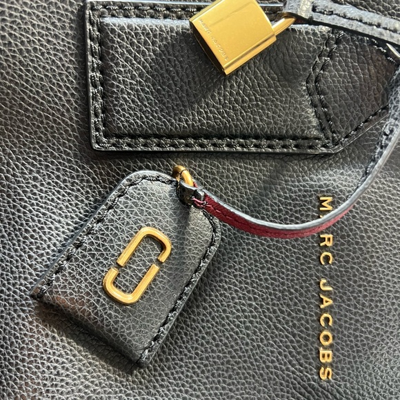 Marc Jacobs Black Pebbled Leather Tote with Gold Hardware - Picture 2 of 13